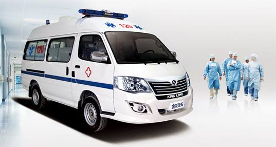 命懸一線牽動人心，救護車臨危不亂治病救人_